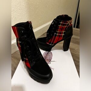Jessica Simpson Oreilla platform boot size 7.5